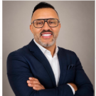 Retrato de Cleber Teodoro, sócio fundador da Vivra Hub